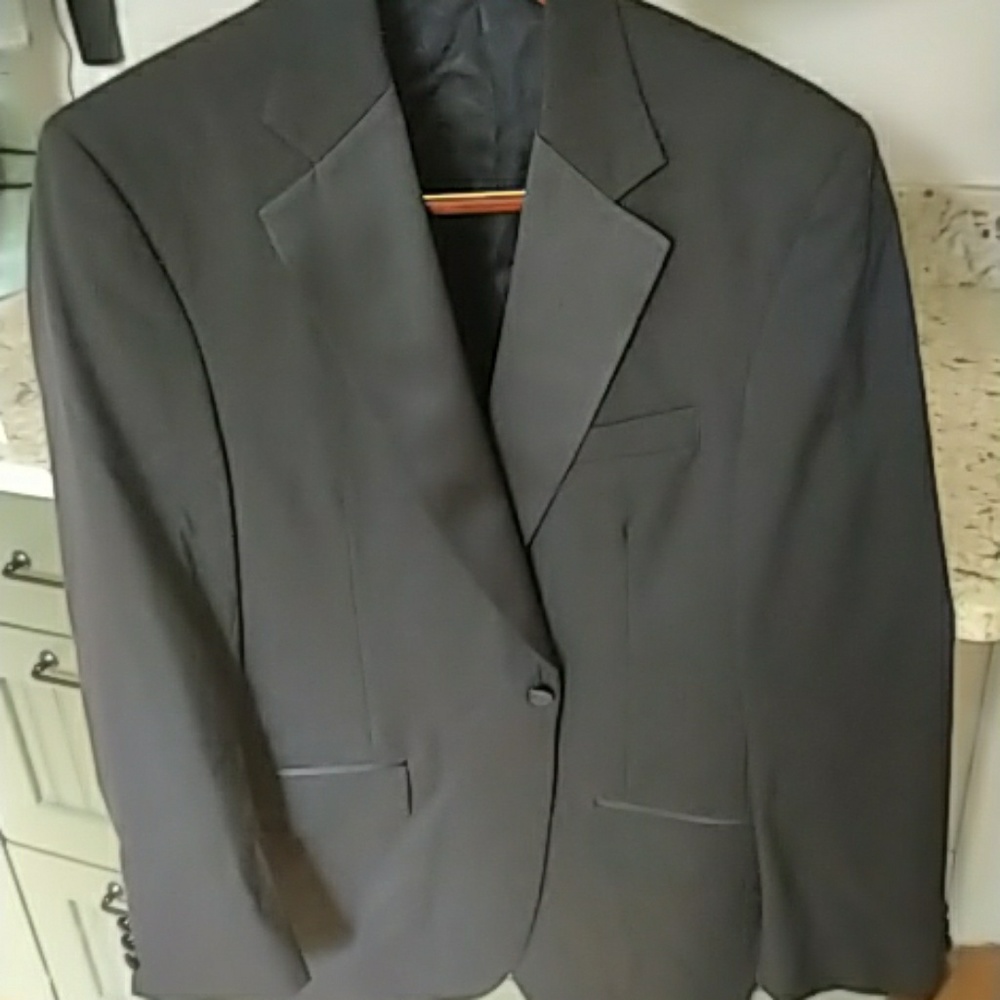 Jos A Bank Tuxedo 32R pant 39R jacket